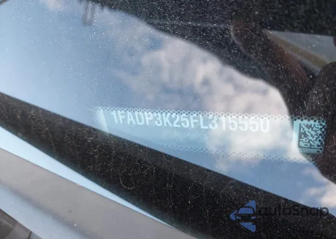 2015 Ford Focus Se z USA, uszkodzony, nr VIN 1FADP3K25FL315550